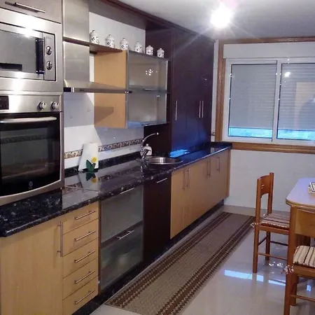 Amplia Vivienda En Mondariz. Cercana A Vigo דירה *