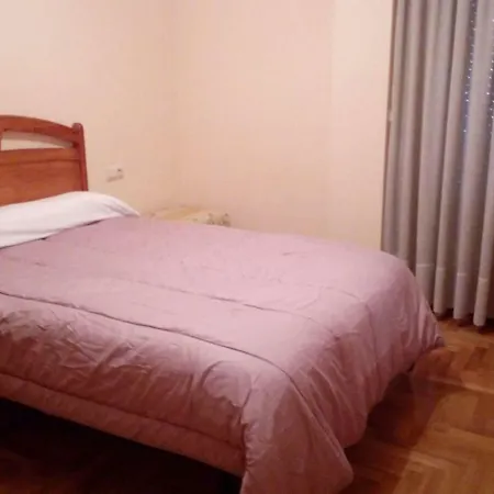 Amplia Vivienda En Mondariz. Cercana A Vigo דירה