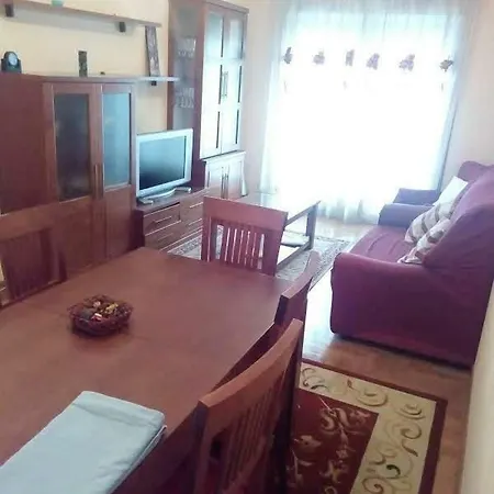 Amplia Vivienda En Mondariz. Cercana A Vigo דירה מונדאריז